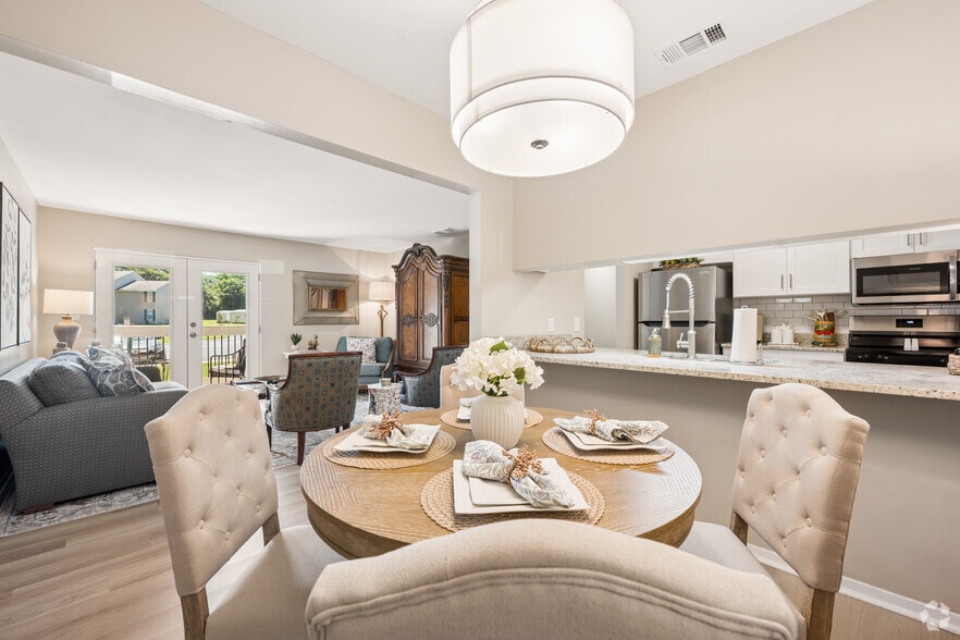 2BR, 1BA - 950SF - Dining Room - Kendall Place