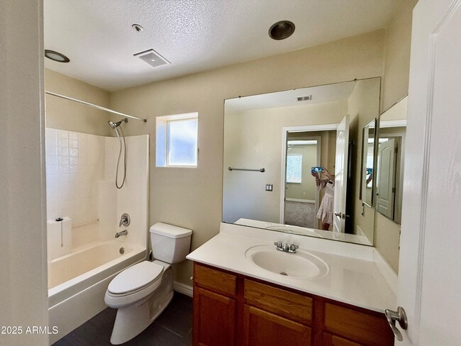 Building Photo - 15825 N Hidden Valley Ln