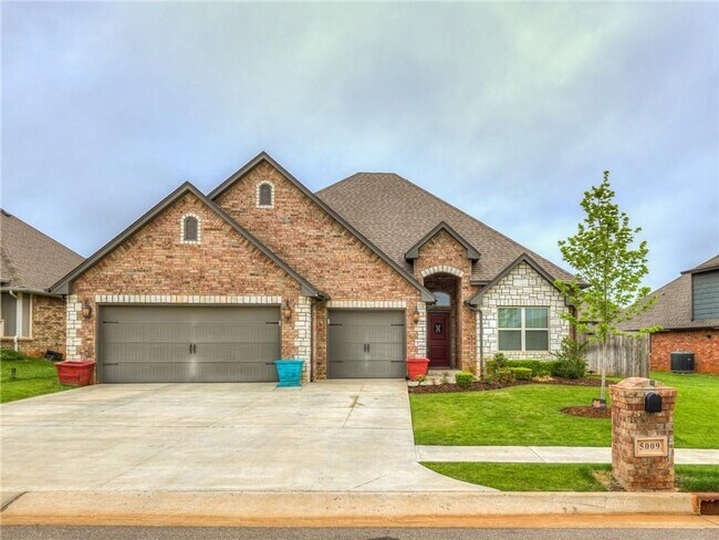 Building Photo - Beautiful home in Kelly Lake Estates + 4 bedrooms + 3 full bathrooms
