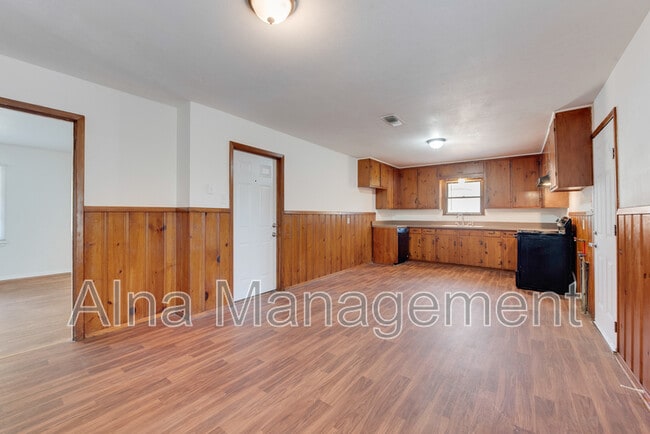Building Photo - 867 Odie Dr