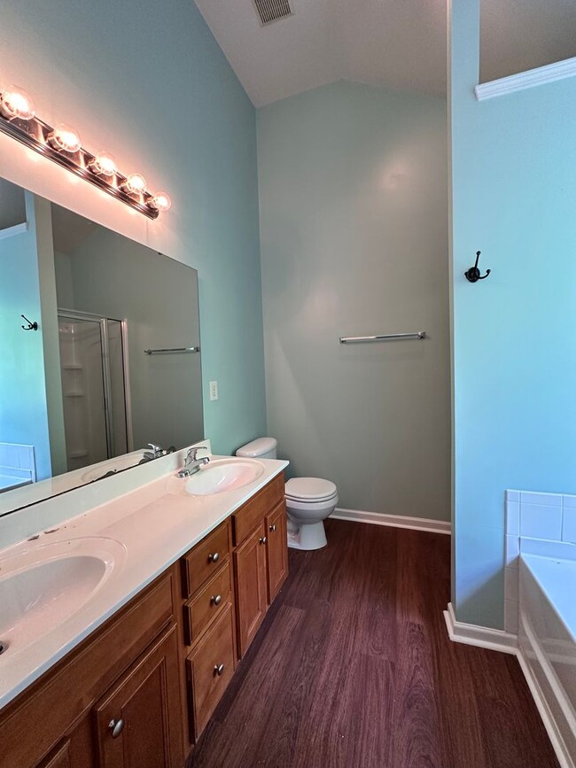 Building Photo - Exclusively Offered By Muse Realty Rentals...