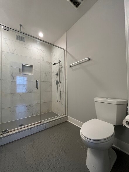 Building Photo - 1752 W Summerdale Ave