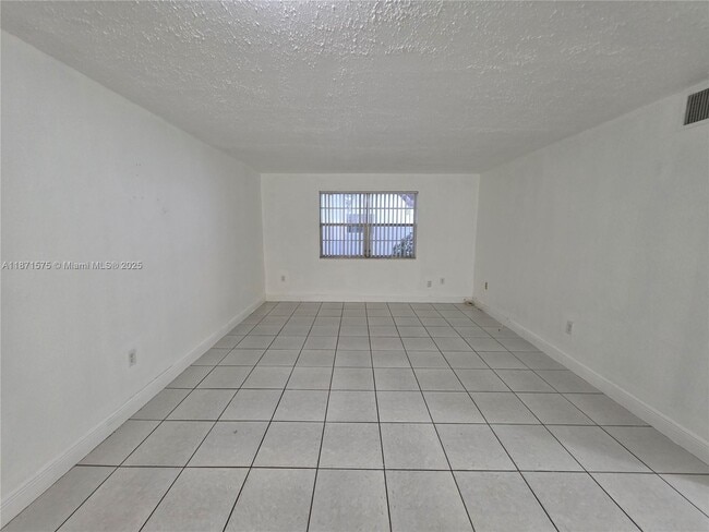 Building Photo - 17255 SW 95th Ave