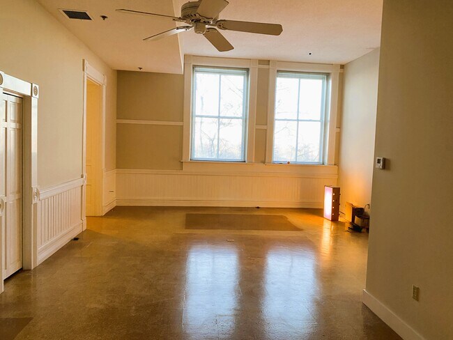 Living room & dining area - 27 Hillside Pl