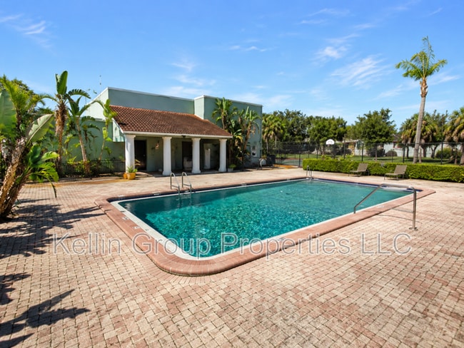 Building Photo - 2862 Somerset Park Dr