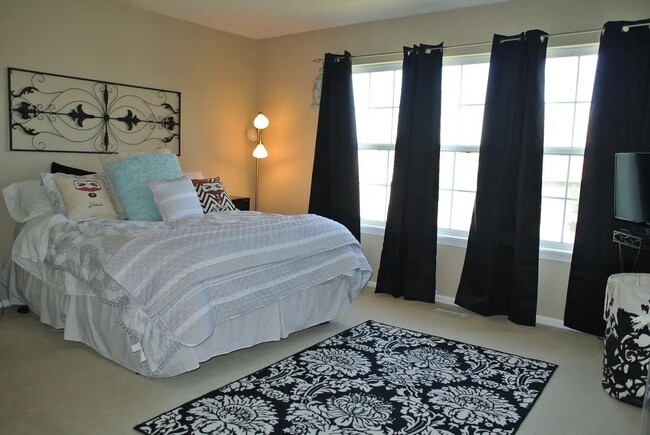 Bedroom - 2457 Oneida Ln