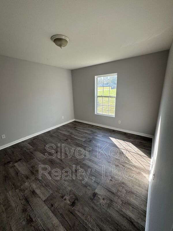 Building Photo - 268 Willow Creek Drive