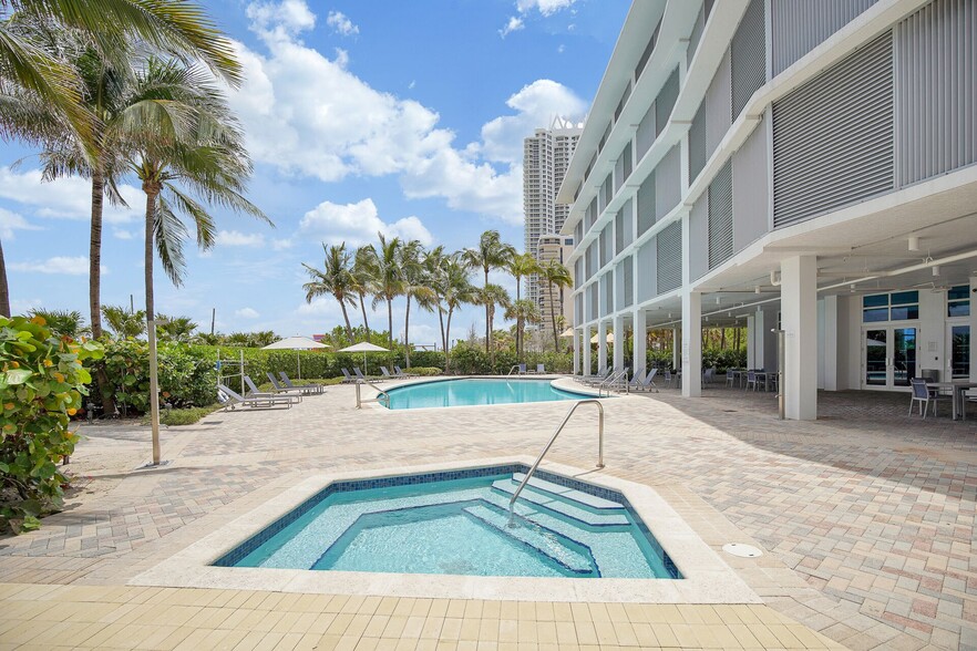 Building Photo - 6515 Collins Ave