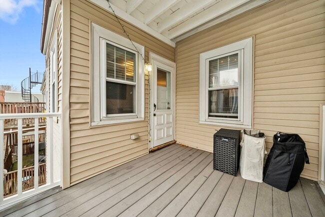 Building Photo - 293 W 2nd St