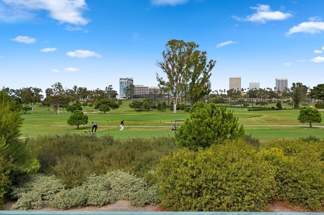 Building Photo - Villa Point Upper Unit with Loft and Golf Course Views