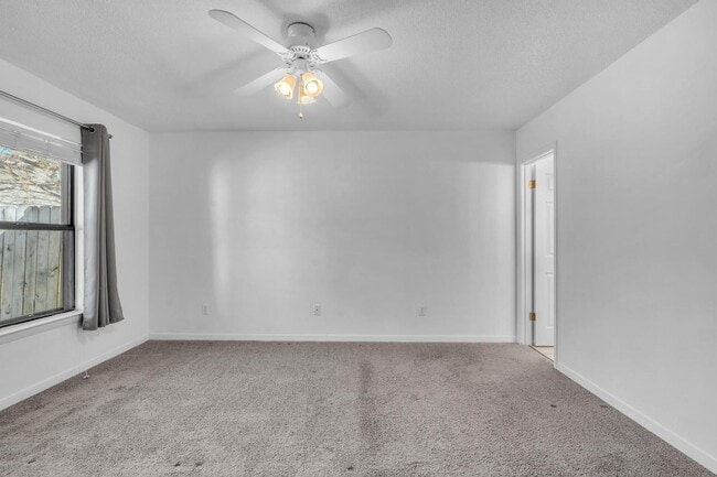 Building Photo - Charming 2 Bedroom Florida Cottage in Convenient Location!!