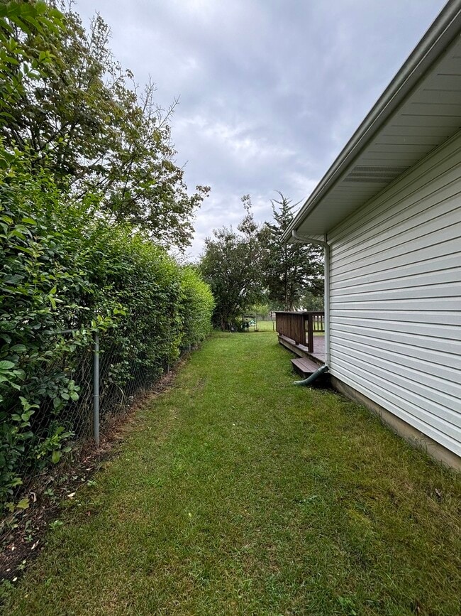 Building Photo - 1720 W Parkside Dr