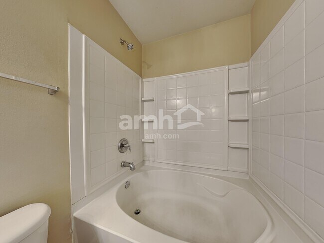 Building Photo - 911 Swearngan Ridge Ct