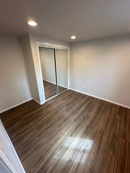 Building Photo - 1032 Justin Ave