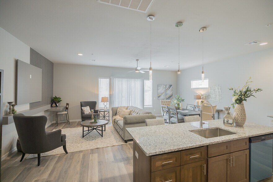 Building Photo - 3405 Redbud Ln