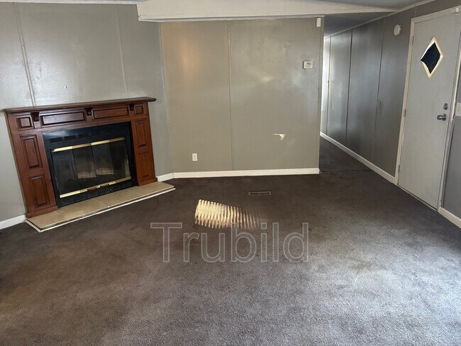 Building Photo - 89 Somerset Dr