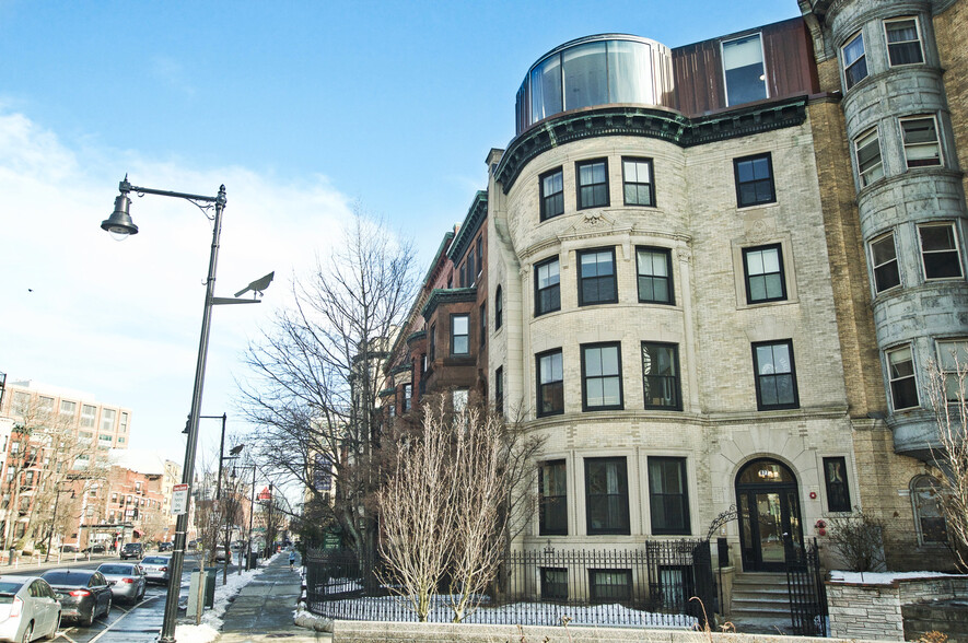 Building Photo - 849 Beacon St