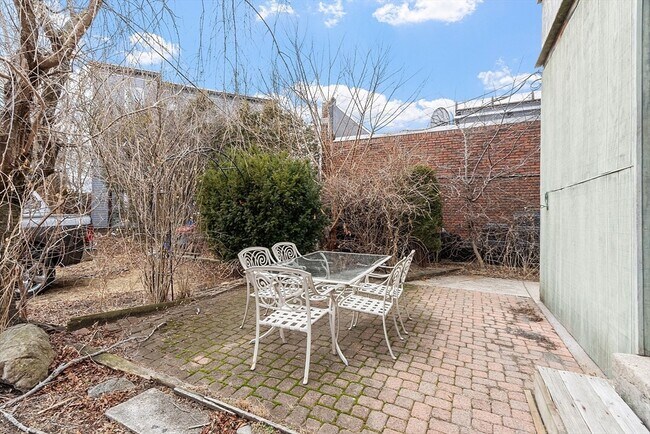 Building Photo - 1298 Cambridge St