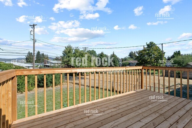 Building Photo - 2724 N Perrine Ct