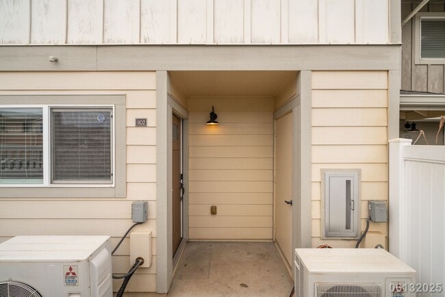 Building Photo - Available for move in on 7/8/25.   2 bedro...