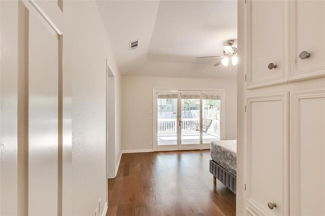 Building Photo - 11209 Deadoak Ln