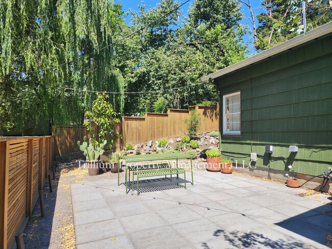 Building Photo - 3206 SW 13th Ave