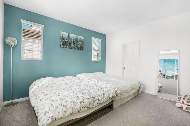 Building Photo - Beautiful 5 Bedroom Custom-Built Home in C...