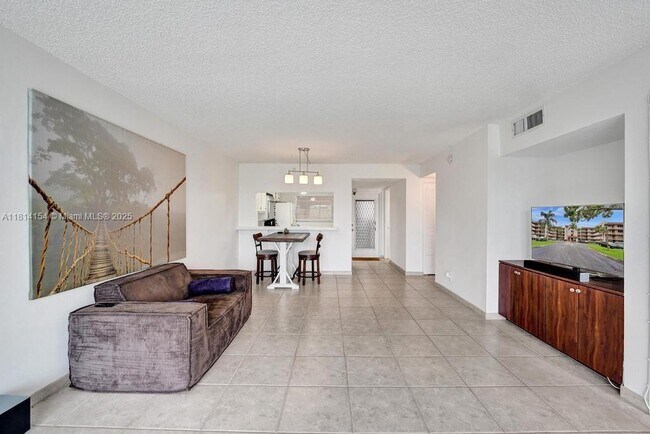 Building Photo - 1911 Sabal Palm Dr