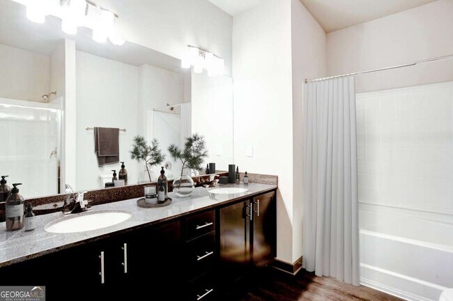 Building Photo - 800 Milwood St