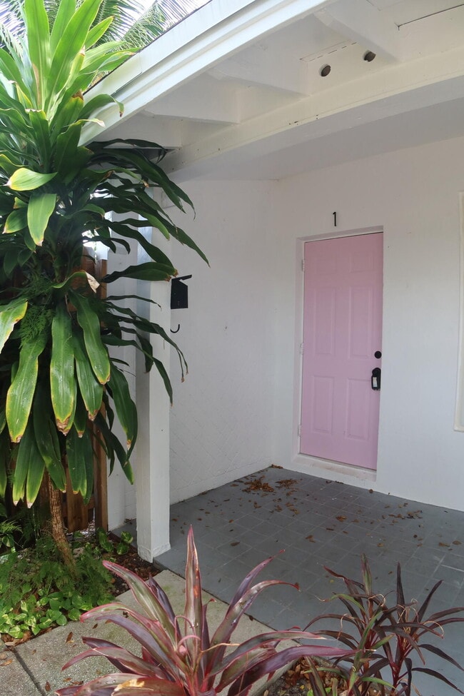 Building Photo - 614 Palm St