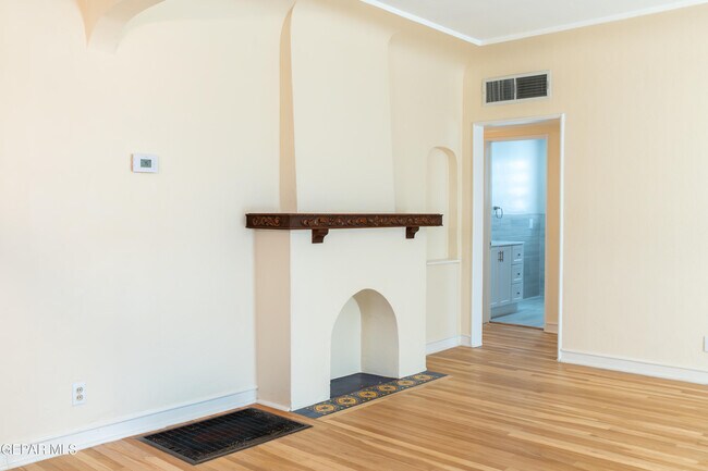 Building Photo - 1211 Mesita Dr