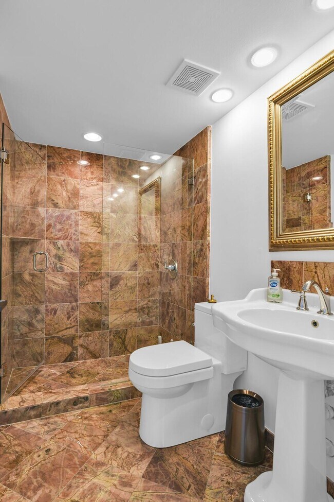 Building Photo - 753 Villa Portofino Cir