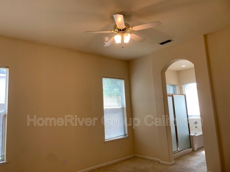 Building Photo - 2224 Bastona Dr