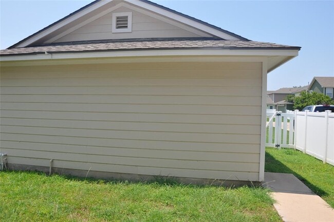 Building Photo - 1328 Davis Mountain Loop