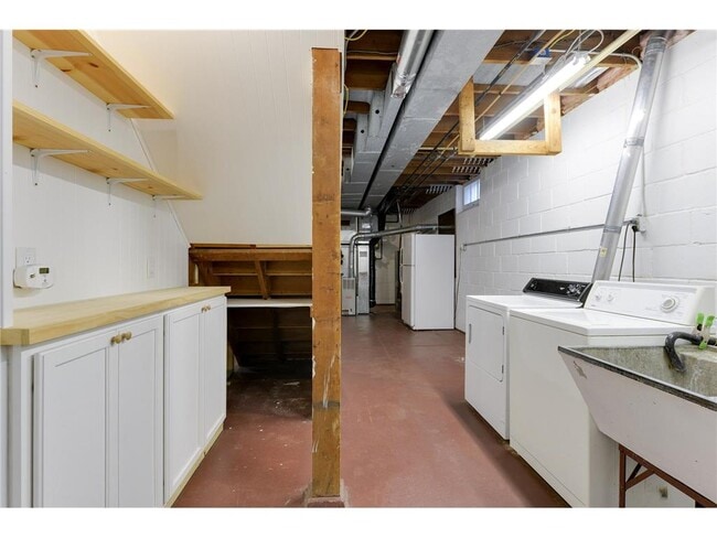 Building Photo - 4020 Ewing Ave S