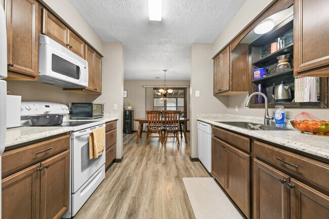 Kitchen - 1098 Big Valley Dr