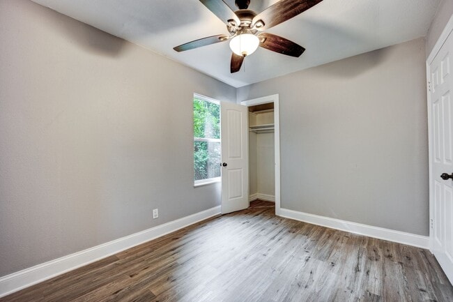 Building Photo - Freshly Updated 3 Bedroom House