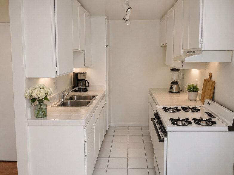Building Photo - 3432-3434 S Centinela Ave