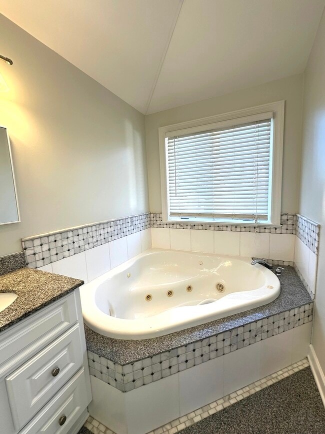 Building Photo - 325 Central Ave