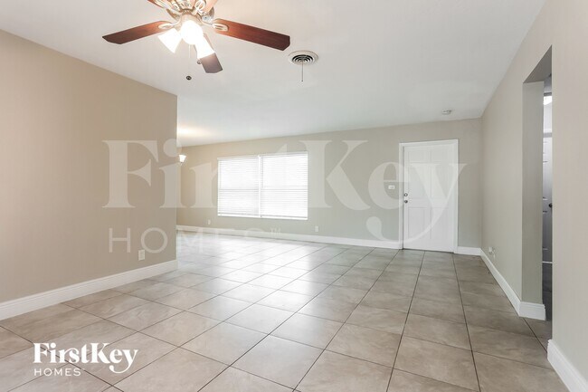 Building Photo - 2720 SW 18th St