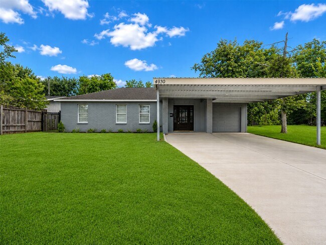 Building Photo - 4930 Holloway Dr