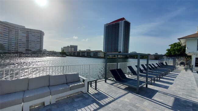 Building Photo - 1849 S Ocean Dr