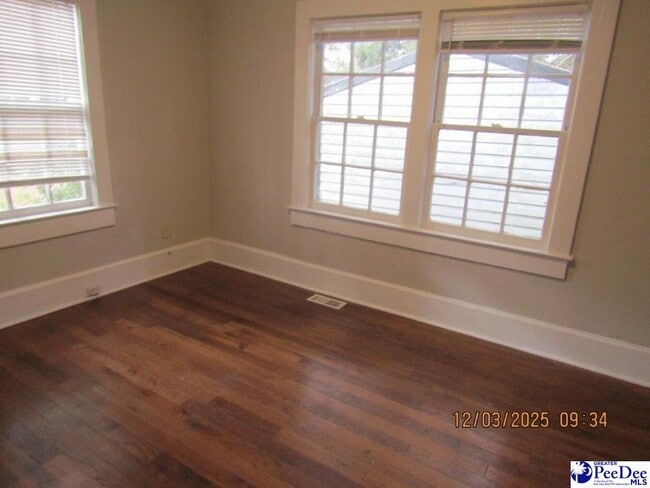 Building Photo - 511 Seneca Dr