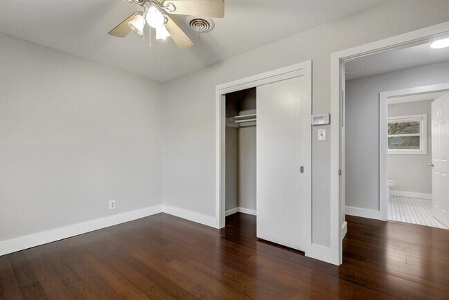 Building Photo - 1600 Ashberry Dr