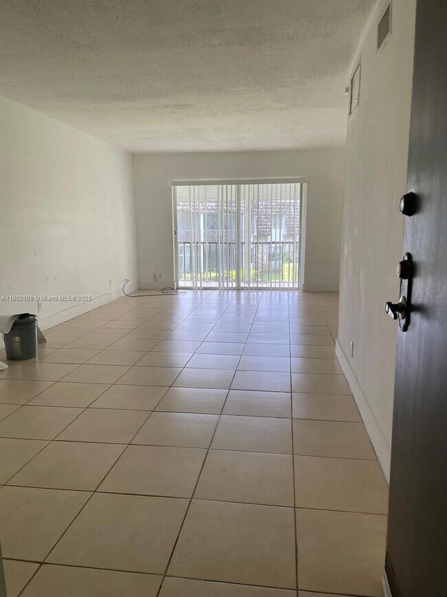 Building Photo - 3125 Oakland Shores Dr