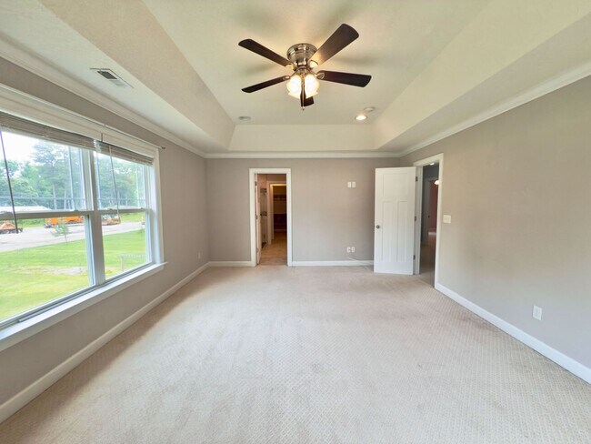 Building Photo - Newer Home