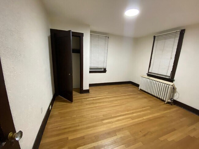 Building Photo - Newly updated 2 bedroom 1 bath Apartment for rent in Braddock!