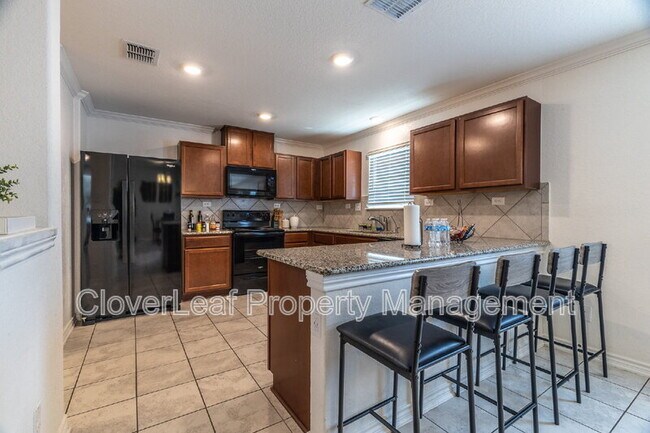 Building Photo - 10406 Labrado Dr