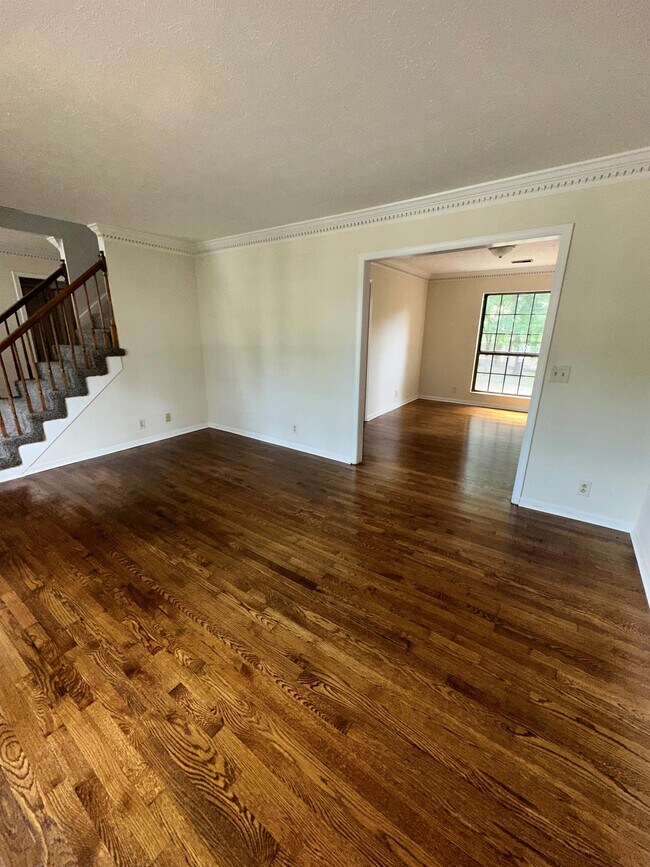 Building Photo - 1117 Elkader Ct S