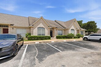 Building Photo - Remodeled 3 Bed Townhome